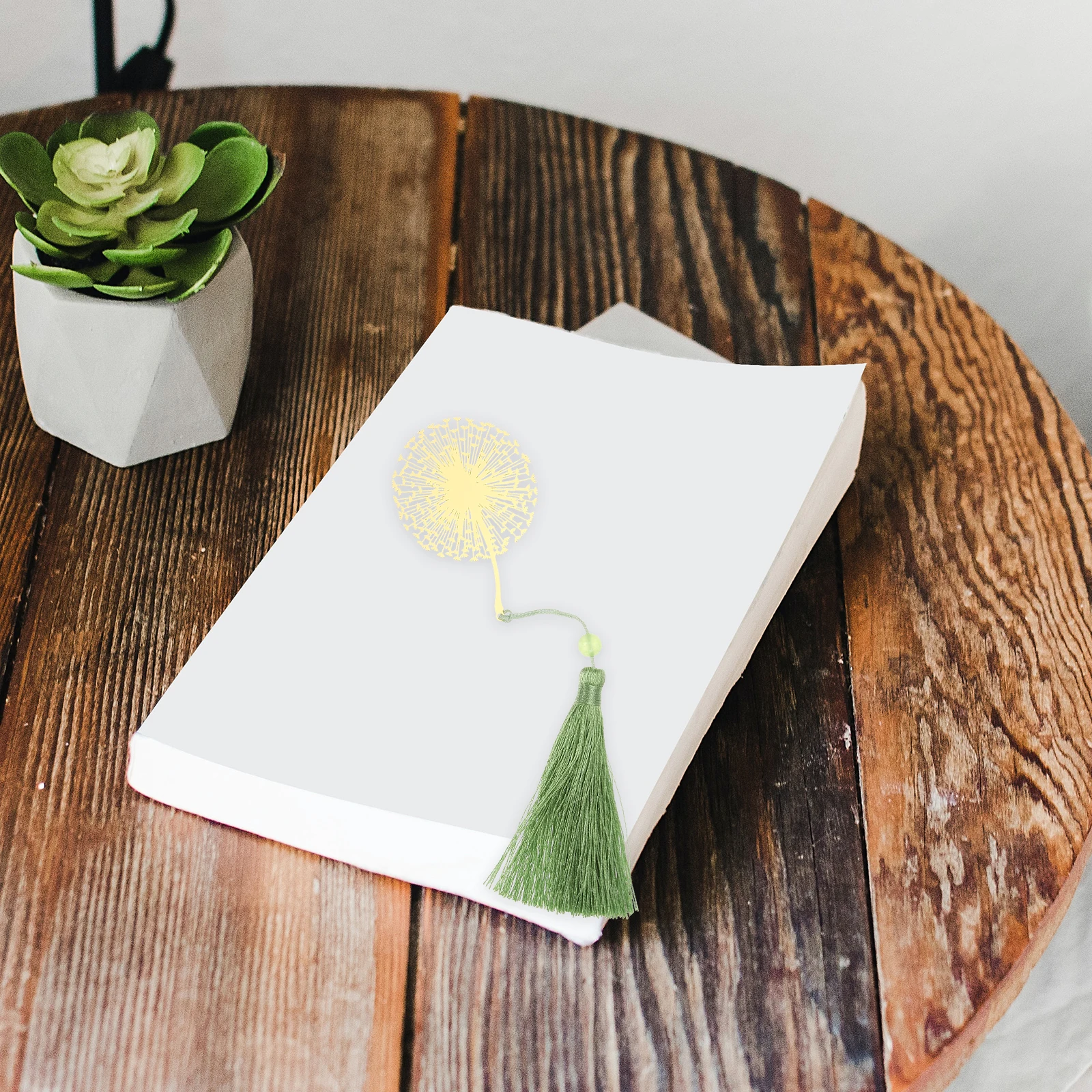 

Gold Metal Dandelion Bookmark Hollow Out Design Elegant Decorative Bookmark for Creative Reading Gift for Her