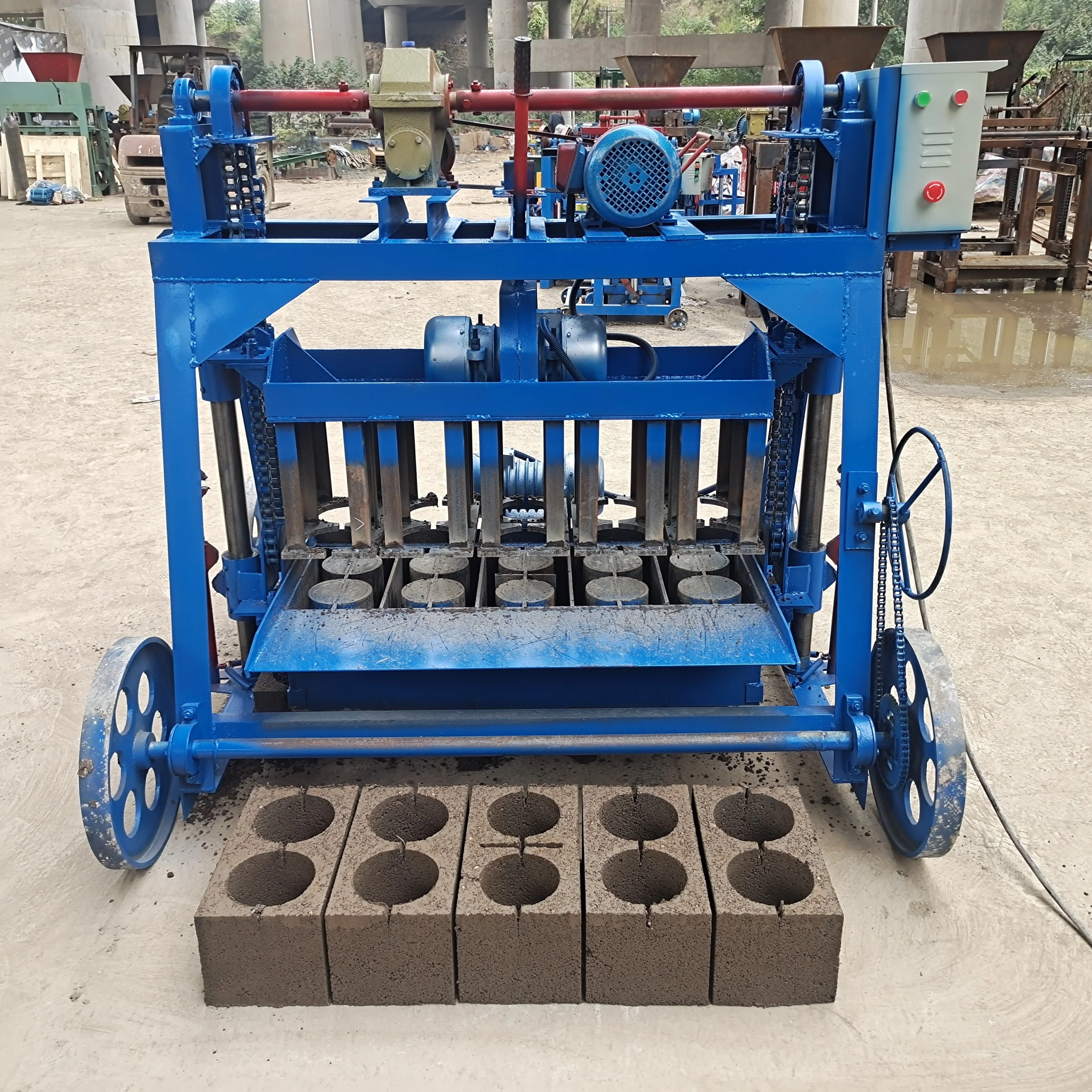 Ce Certified Mobile Concrete Hollow Block Making Portable Cement Brick Molding Machine for Construction Site