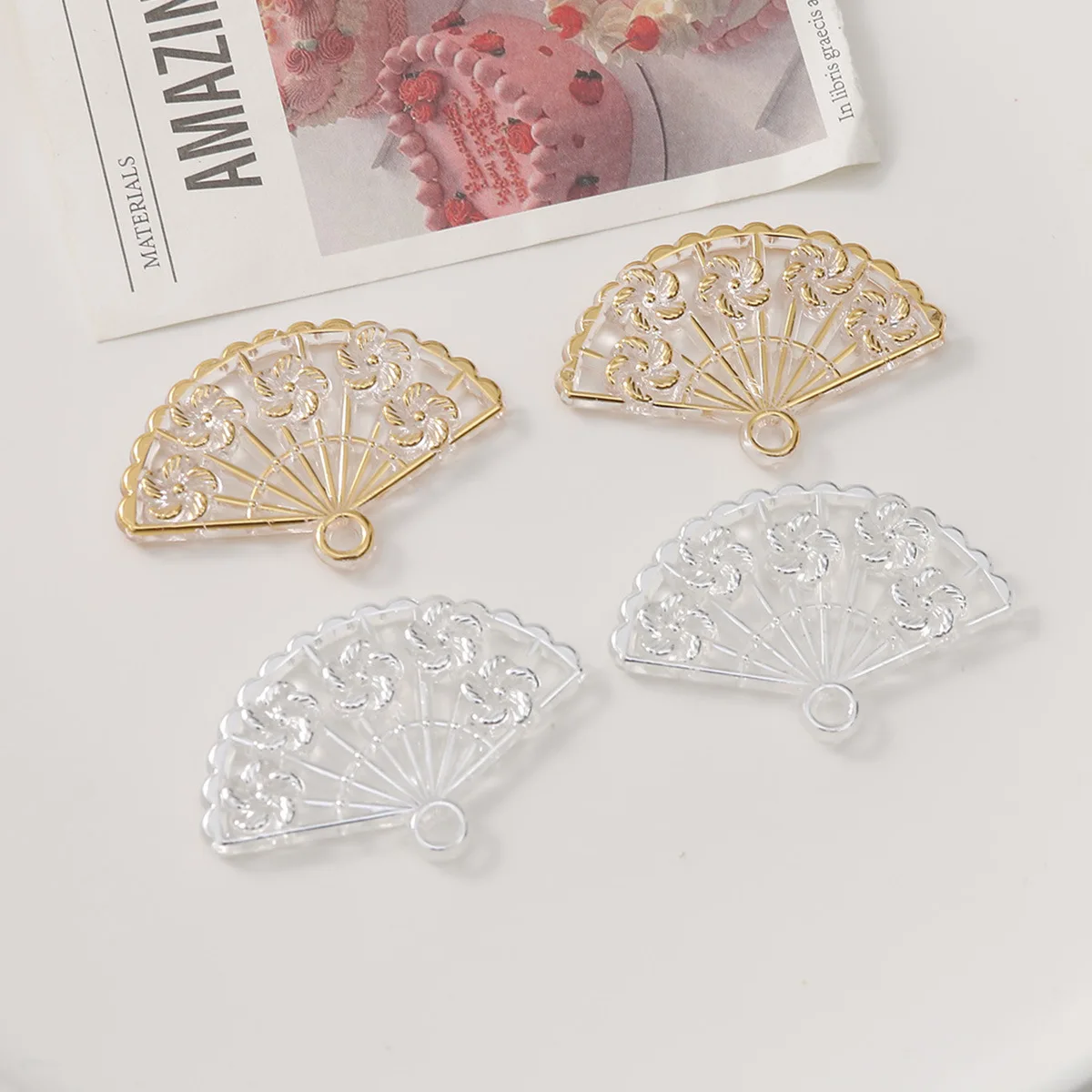 

Wholesale 100pcs 42*30mm Hollow Out Floral Summer Fan Shape Acrylic Jewelry Neckace Pendant Plastic Earring Charms Accessory