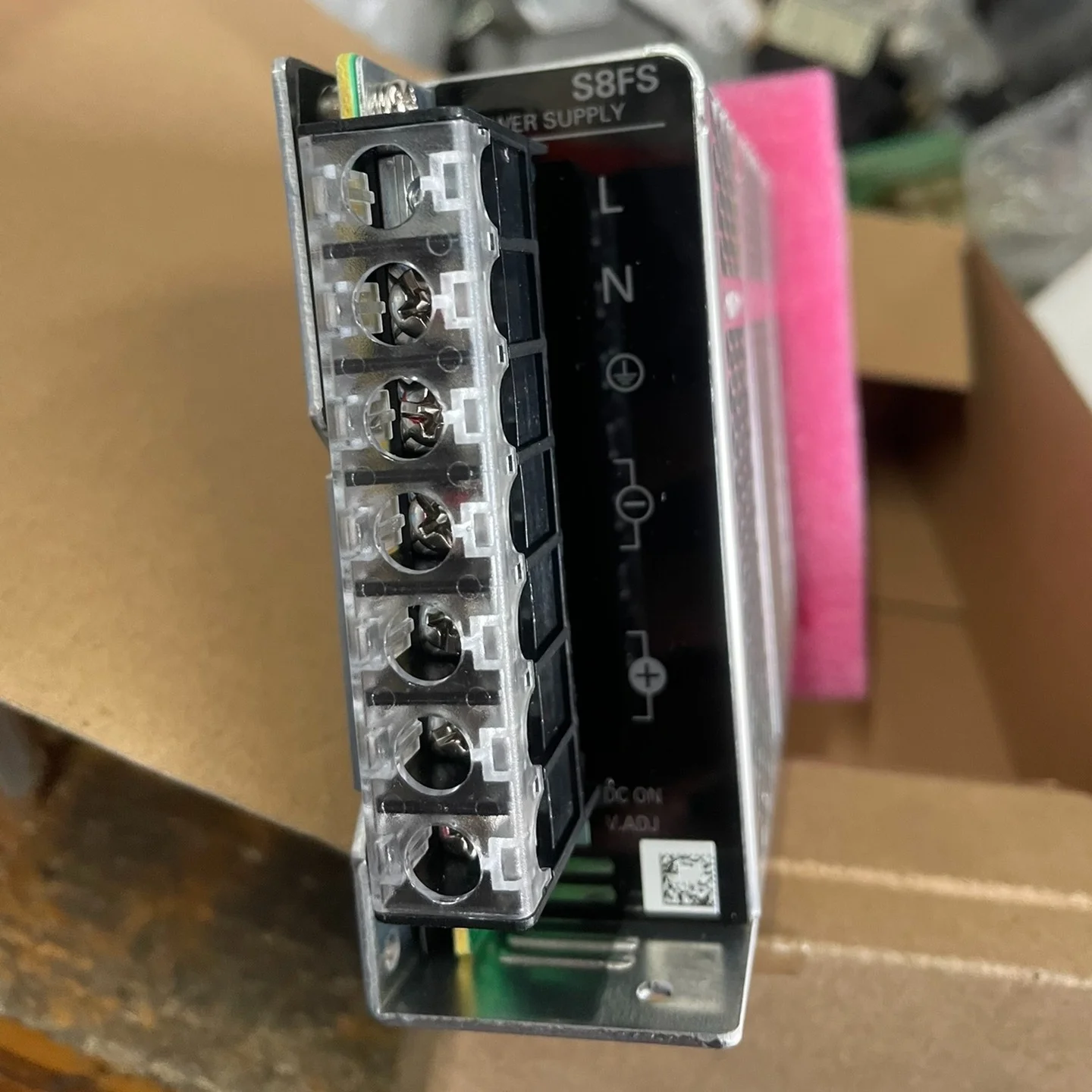 Kondisi Baru CQM1-ID214 Controller Programmable PLC Stok di Gudang Otomatisasi