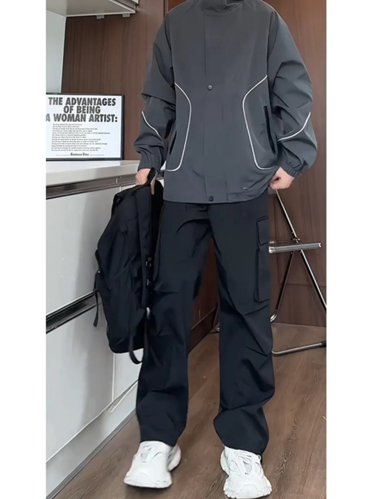 

Мужская куртка American Sle Outdoor: водонепроницаемая, ветрозащитная, с дизайном из комбинированных материалов (полиэстер, нейлон, углеродное волокно) для осеннего сезона.