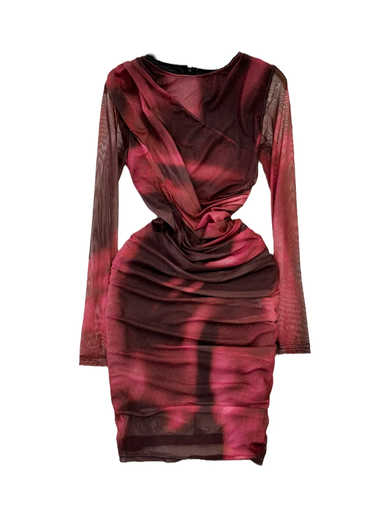 Vestido curto justo de manga crida com gola redonda, estampa adiente, camada base de malha e modelagem envolvente para p...