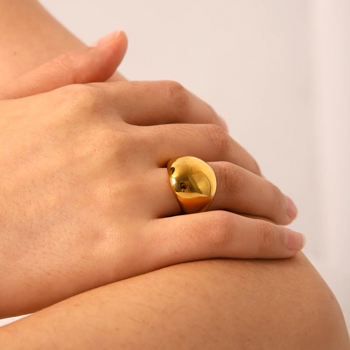 

Minimalist Gold Plated Curved Open Ring For Women Trendy Adjustable Hypoallergenic Finger Jewelry For Daily Wear Casual Gifts