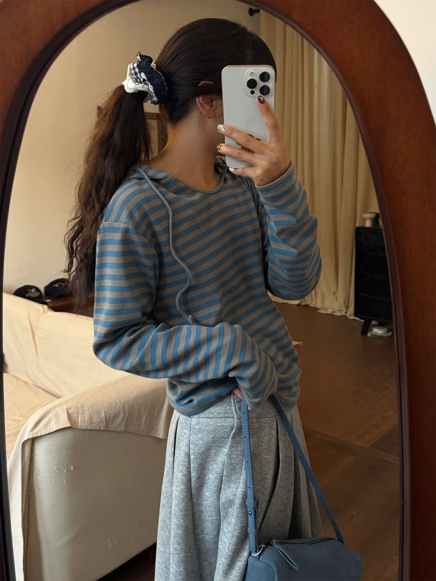 

Женская толстовка NIDEBLA в корейском стиле, полосатая, с V-образным вырезом, приталенная, базовый слой, футболка с длинным рукавом, смесовая ткань (хлопок)