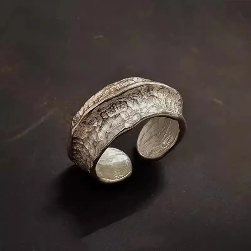 Vintage Zware Industrie Hamerpatroon Ring Met Uniek Minimalistisch Ontwerp Voor Mannen En Vrouwen High-End Handgemaakte Luxe Cadeau