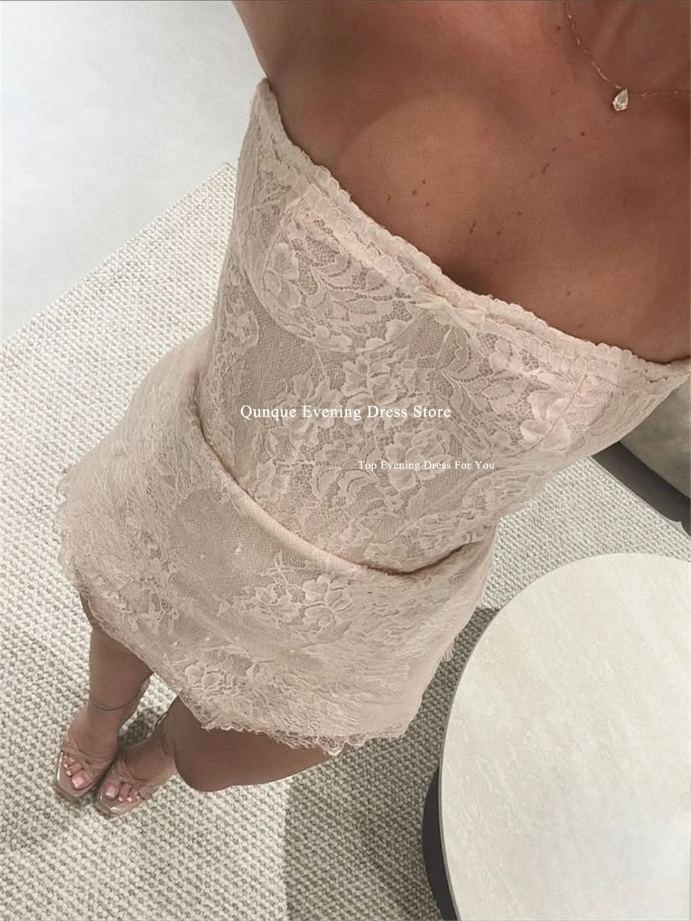 Qunque فساتين سهرة قصيرة بدون أكمام أنيقة من الدانتيل فساتين لحضور الحفلات الموسيقية فوق الركبة على شكل حرف a فستان عيد الميلاد Vestidos De Gala مخصص