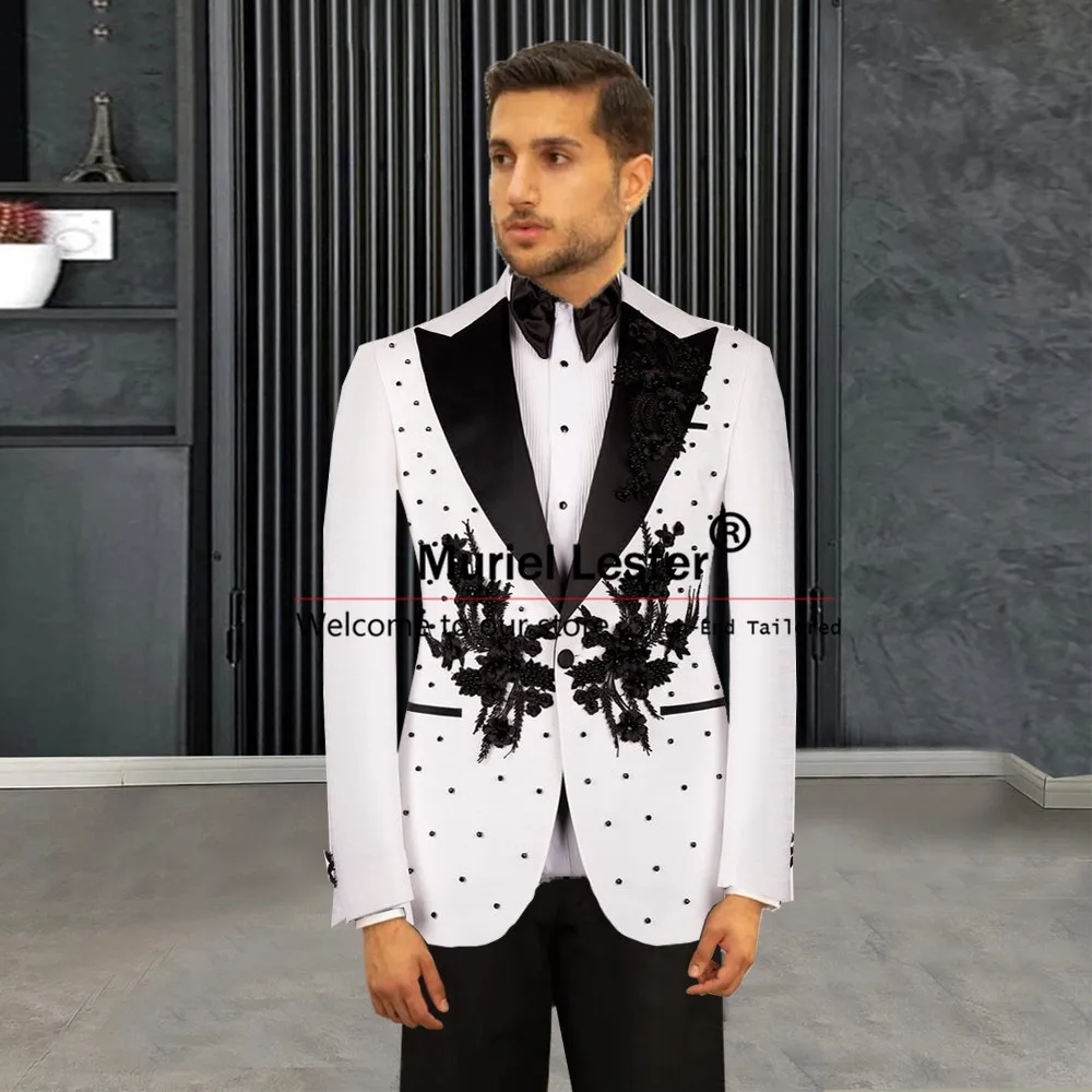 Black Flower Pearls White Wedding Suits Slim Fit Peak Lapel Jacket Pants 2 Piece Groom Tuxedos Formal Banquet Evening Blazer Set