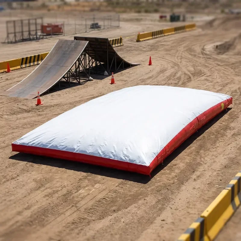 Custom High Quality Sloped Inflatable FMX Landing Airbag Commercial Freestyle Motocross BMX MTB Stunt Jump Air Cushion