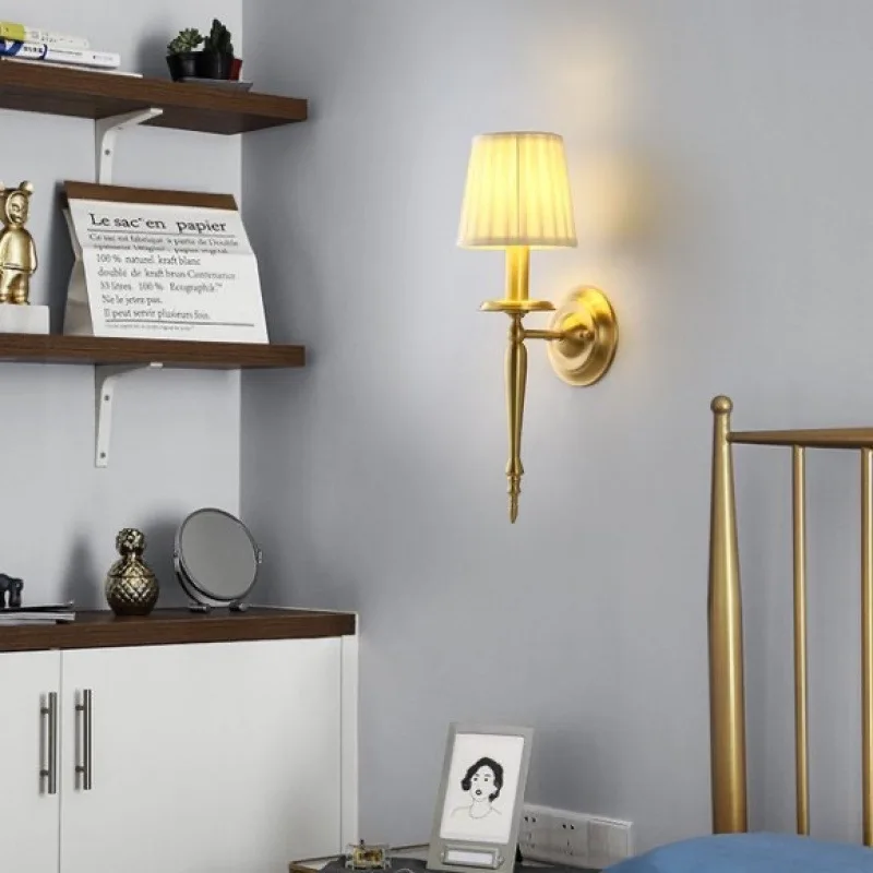 

Американский креативный медный настенный светильник с абажуром из белой ткани, современный простой настенный светильник с лампочкой E14 для гостиной, домашнего декора