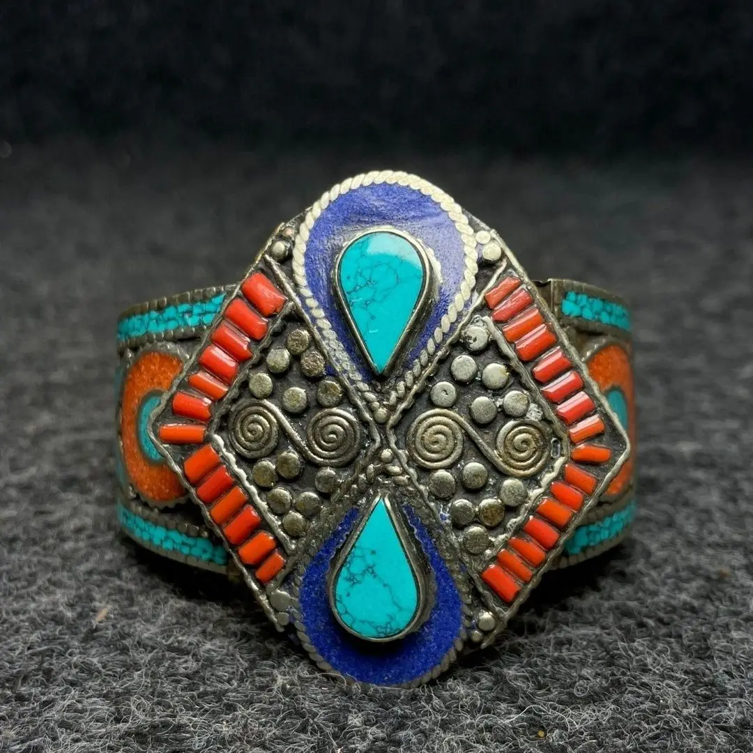 Nepalese craft bracelet Bracelet size: inner length 63mm, inner width 48mm