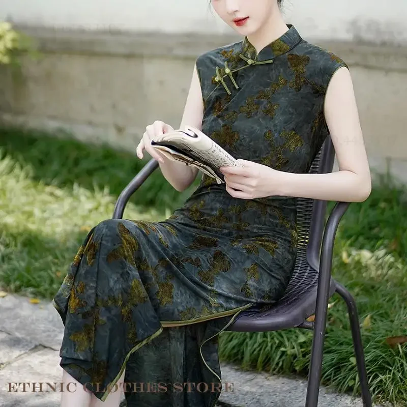 

Female Long Cheongsam Exquisite Velour Embroidery Qipao New Chinese Style Dress Sleeveless Chinese Dress Traditional Vestidos