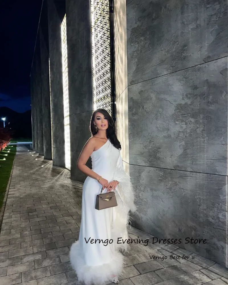 Verngo Luxury Feathers Dubai Arabic Women Formal Evening Dresses White One Shoulder Straight Occasion Prom Gowns Plus Size