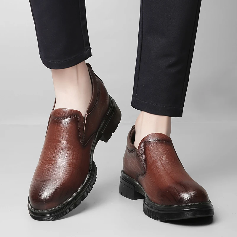 

Мужские повседневные туфли в стиле ретро с тиснением, удобные, мягкие, увеличивающие рост, нескользящие, подходят для ежедневных поездок на работу (35-47)