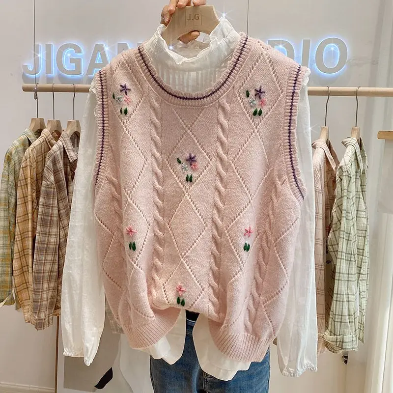 Sweet Handmade Embroidered Loose Pullover Sleeveless Knitted Sweater Vest Women's Spring Outfit Thin Cut Hollow Sweater