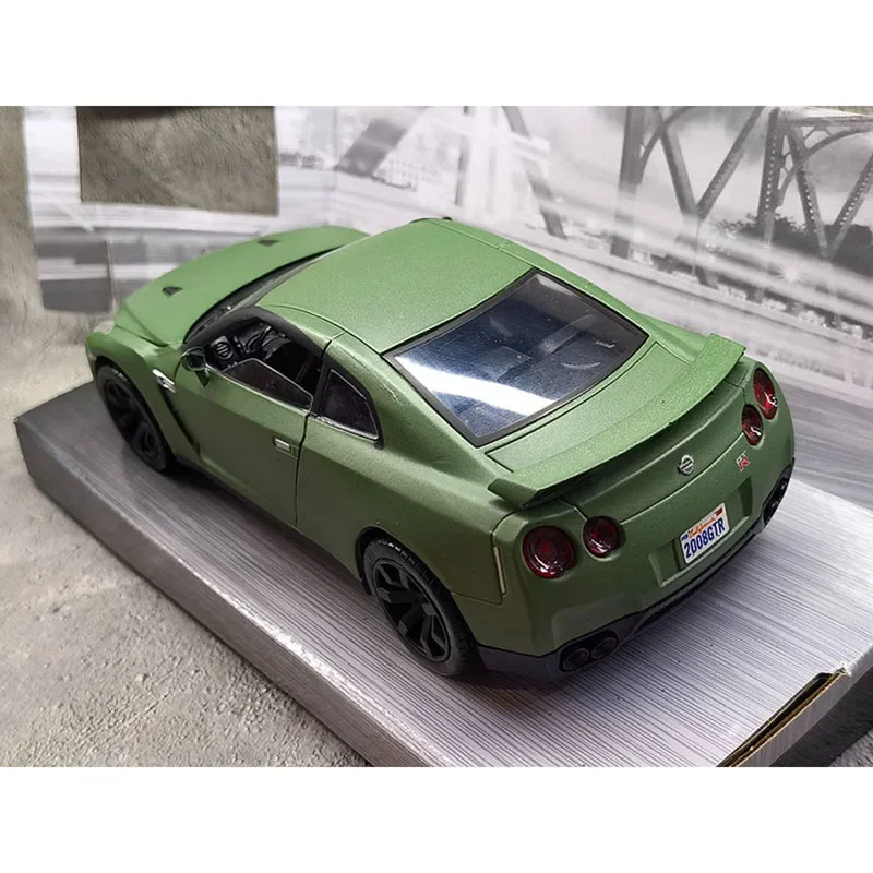 1/24 Scale NISSAN GT-R R35 2008 Alloy Car Model Ornaments