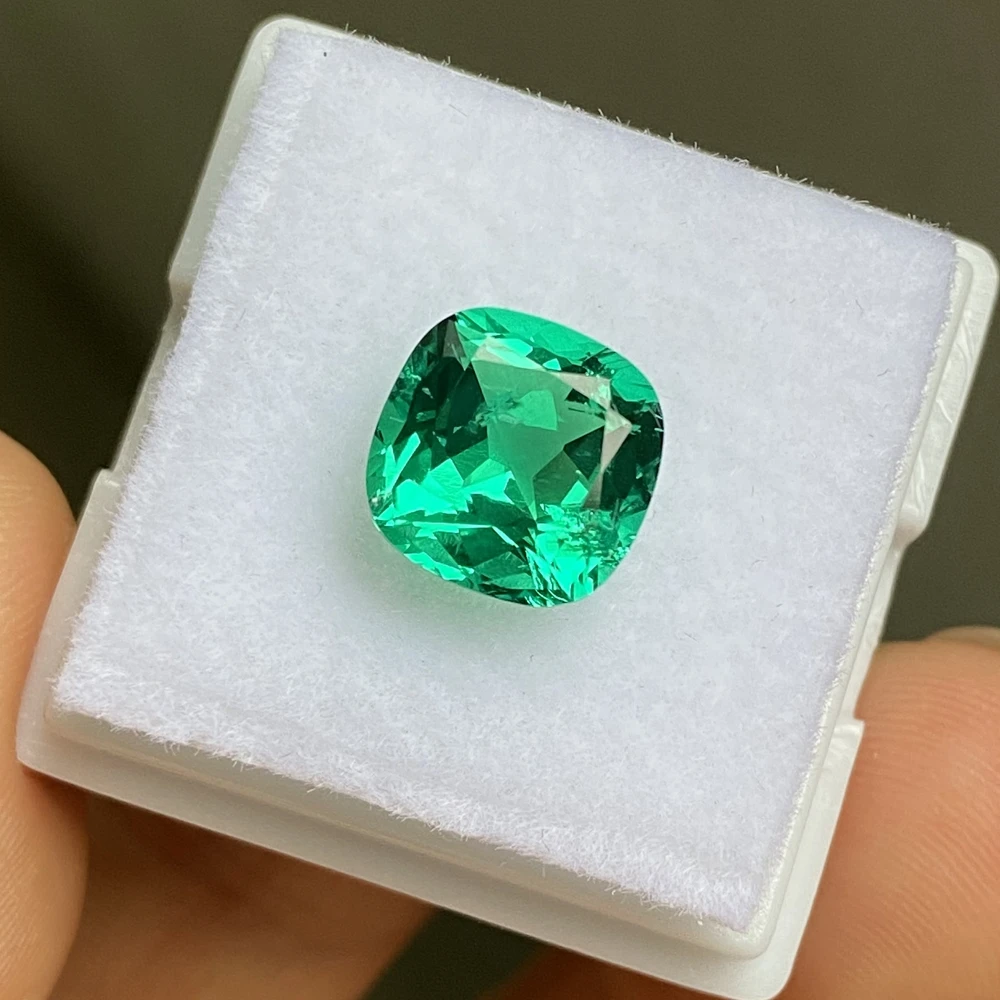 

9x9mm Cushion Cut Hydrothermal Colombian Green Emerald Gemstone