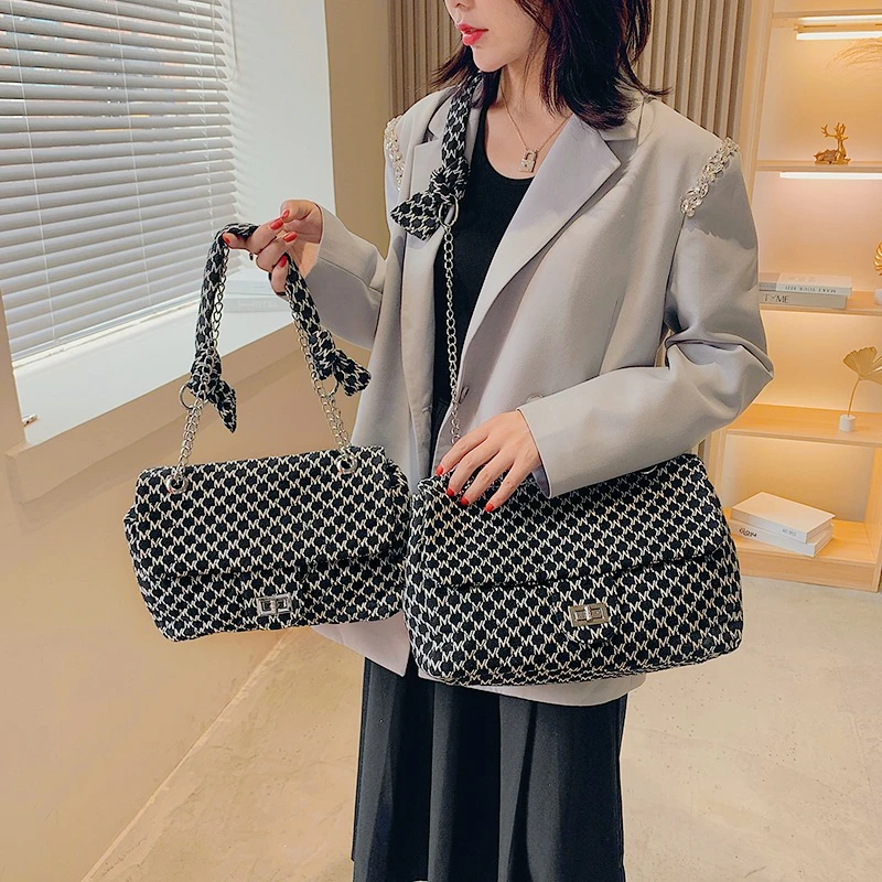 

Creative Niche Shoulder Bag, Versatile With Hand-Carry Option For Women's Casual Summer Occasions And Activities