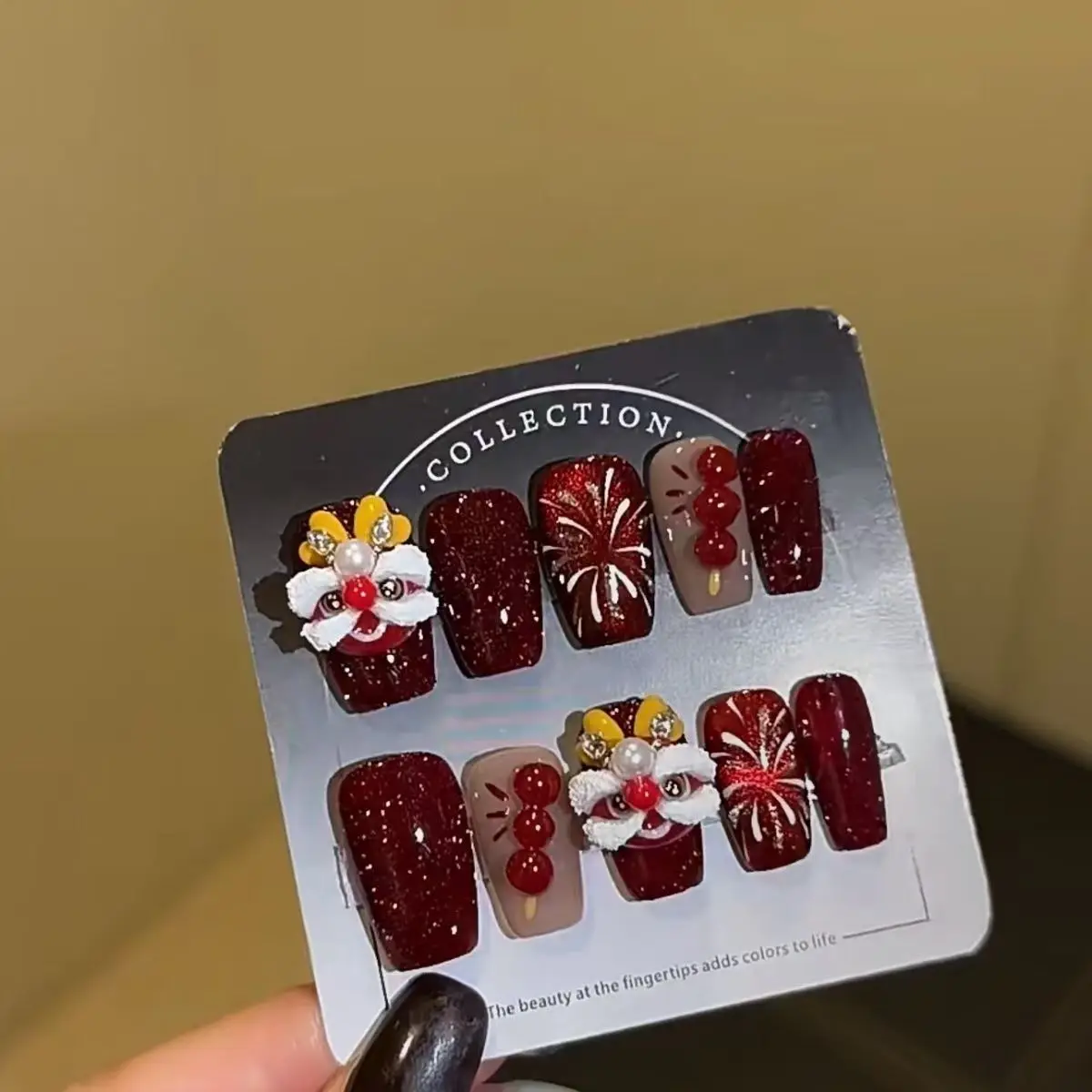 Ano do leão e cobra retro positivo vermelho flash olho de gato outono e inverno puro artesanal manicure vestindo unhas 3d