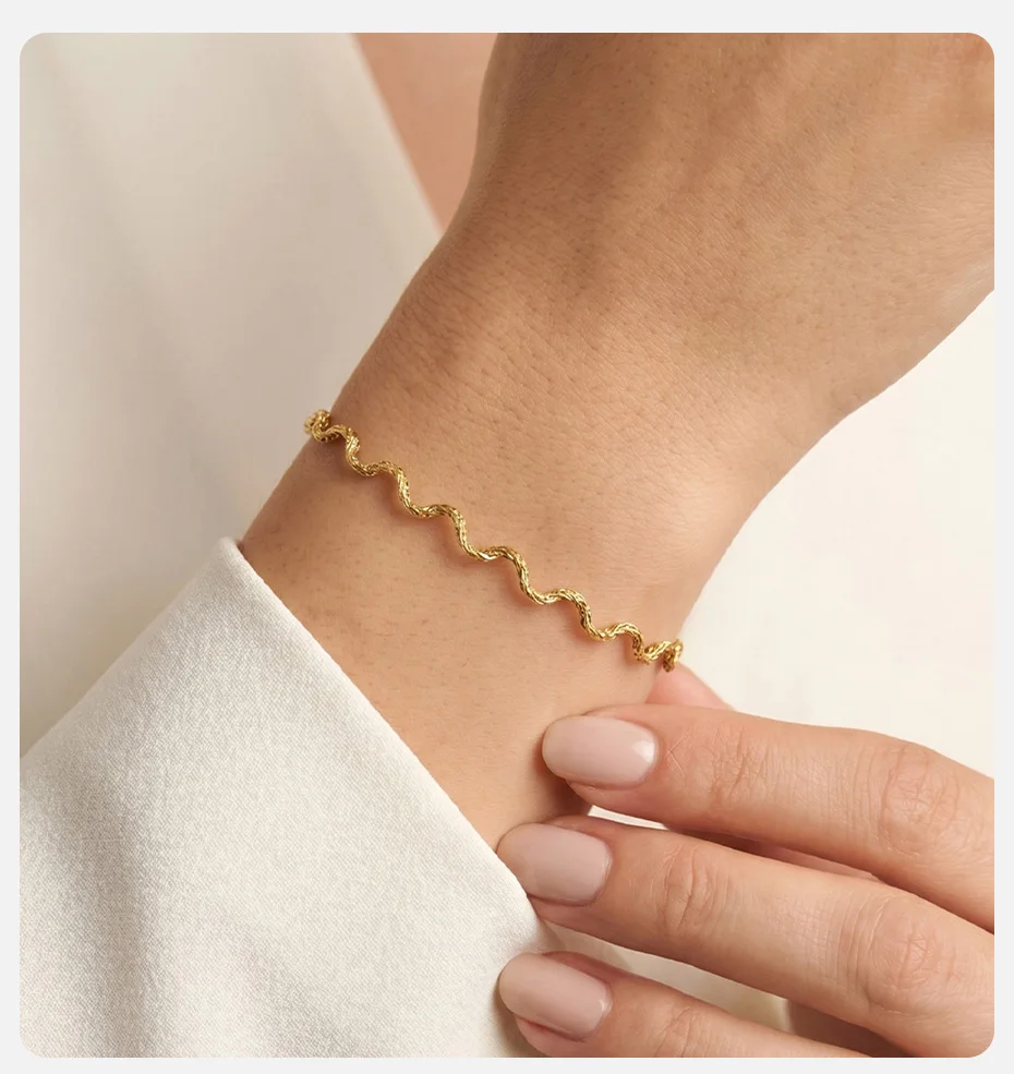 Vnox Minimalistisches Vergoldetes Wellenlinien-Armband für Frauen, Trendiges Edelstahl-Armband, Wasserdichter Schmuck, Nicht-verblassend – Detail 2