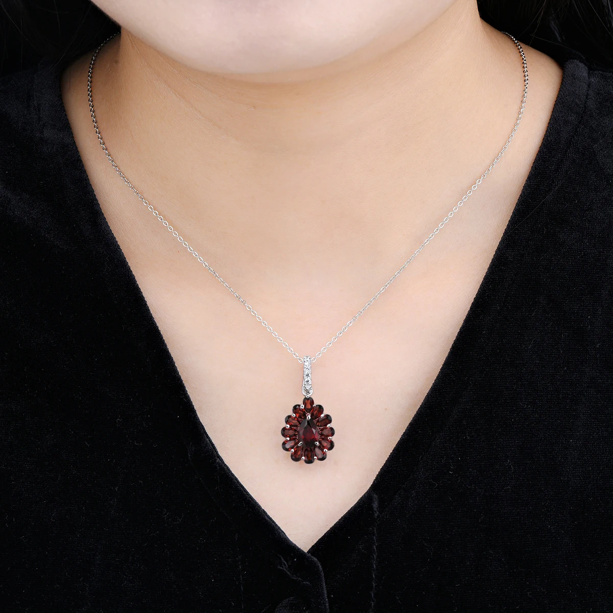 Natural Red Garnet Solid Sterling Silver Pendants 4.5 Carats Genuine Gemstone Romantic Exquisite Fine Jewelry Design S925 Gifts