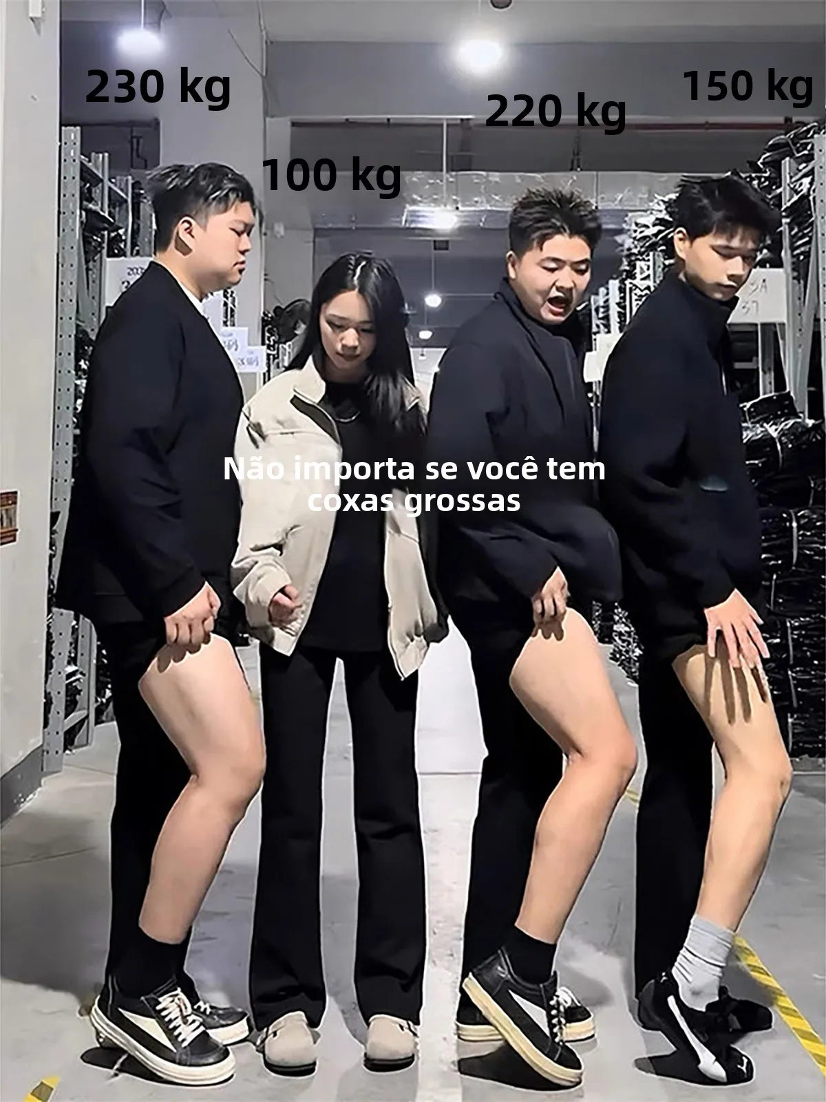 Calça Jeans Preta Estilo Americano Unissex de Outono, Grossa, com Efeito Alongador e Modelador, Micro Flare na Barra, Corte Reto