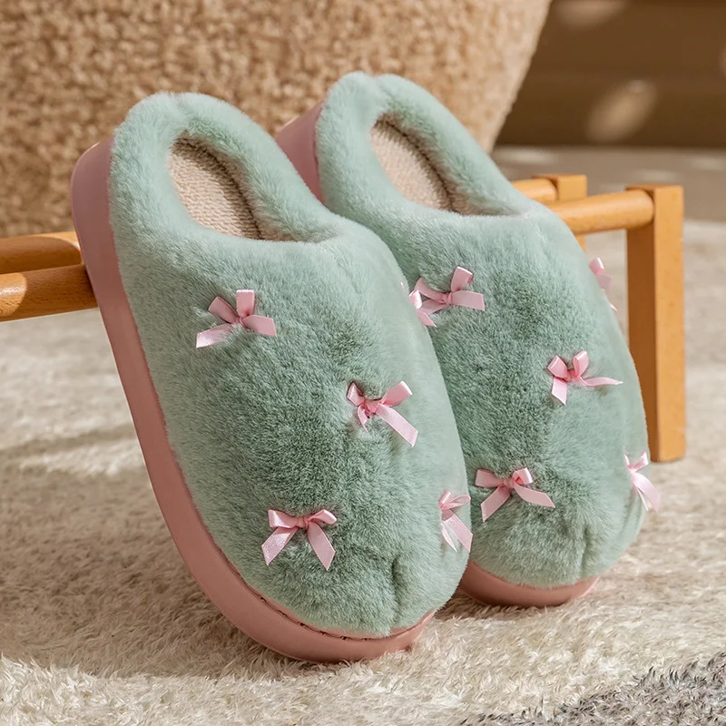 Zapatillas de piel esponjosa con lazo para mujer, chanclas de casa cálidas con parte inferior gruesa para interiores, antideslizantes, de felpa, para invierno, para parejas, nuevo