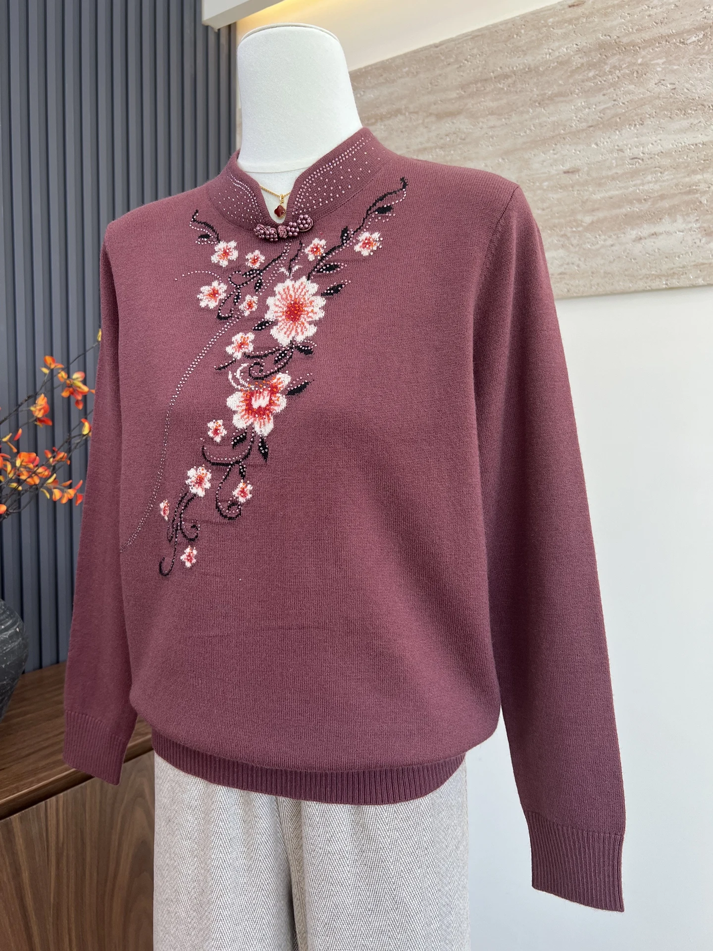 

Модный длинный трикотаж с вышивкой све, осенне-зимний флаг с воротником-халатом для женщин среднего возраста и ly