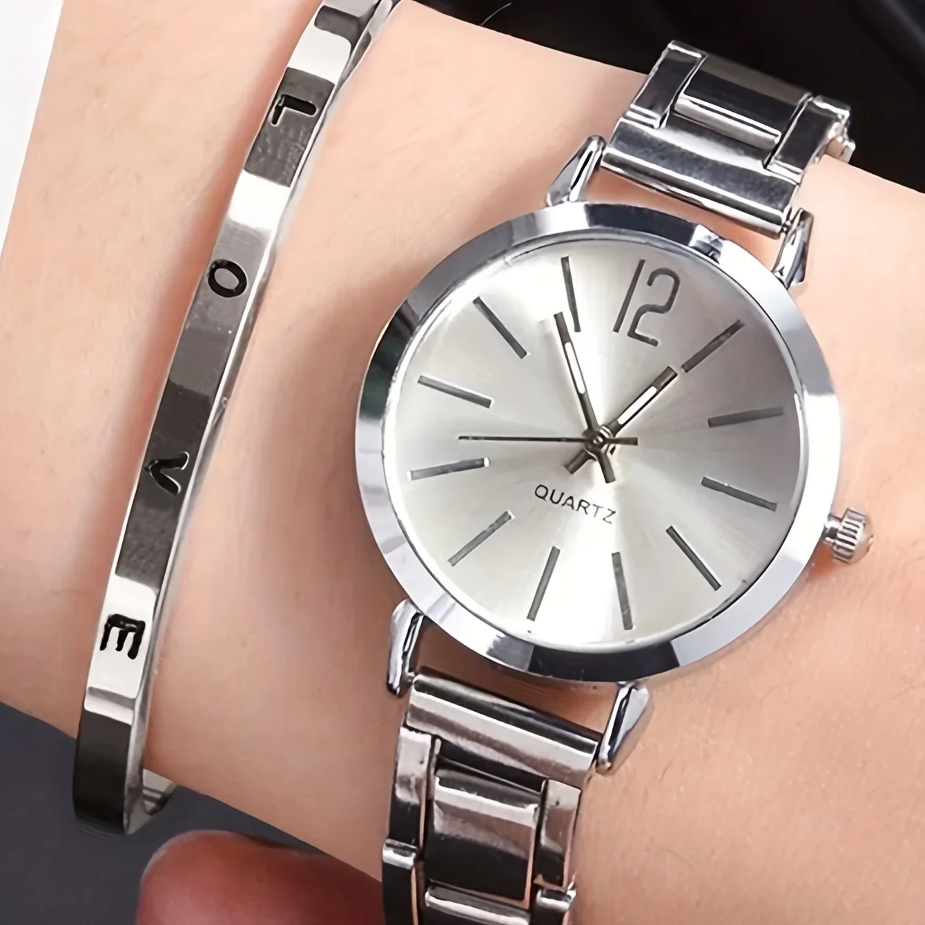 

1pc Minimalist Round Pointer Quartz Watch Casual Analog Watch & 1pc LOVE Engraved Bracelet, Gift For Valentine's Day