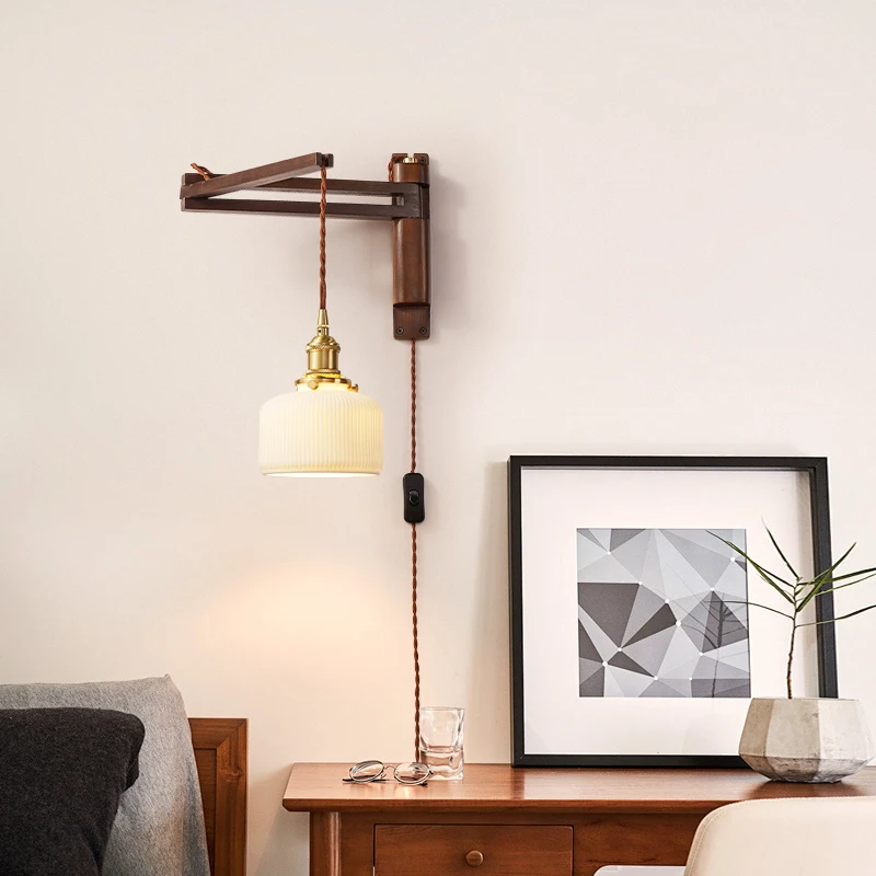 مصباح حائط بذراع متأرجح على الطراز القديم المتوسط، مصباح بجانب السرير لغرفة النوم، إقامة منزلية متحركة قديمة، مقهى، لون خشب الجوز