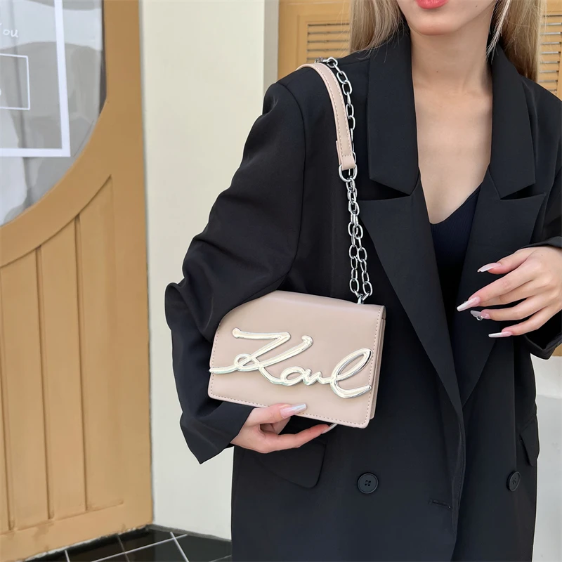 

High-End Women's Hand Bags Made of Cloud-Printed Leather Boasting Paris Inspired and High-End Daily Look