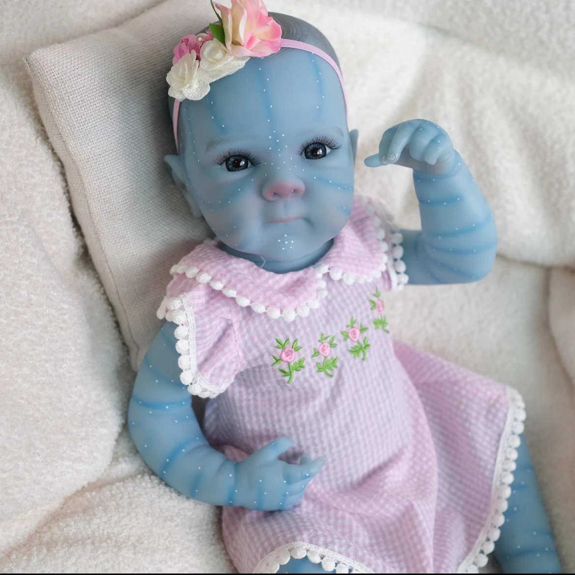 Bettie: bambola rinata realistica da 18 pollici con pelle magica di avatar, corona di fiori e tutina rosa - regalo di Natale