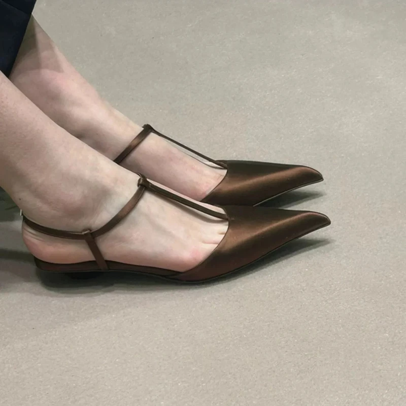 أحذية للنساء صنادل نسائية مثيرة بمقدمة مدببة مريحة بكعب منخفض صندل عصري بسيط متعدد الاستخدامات مقاس كبير