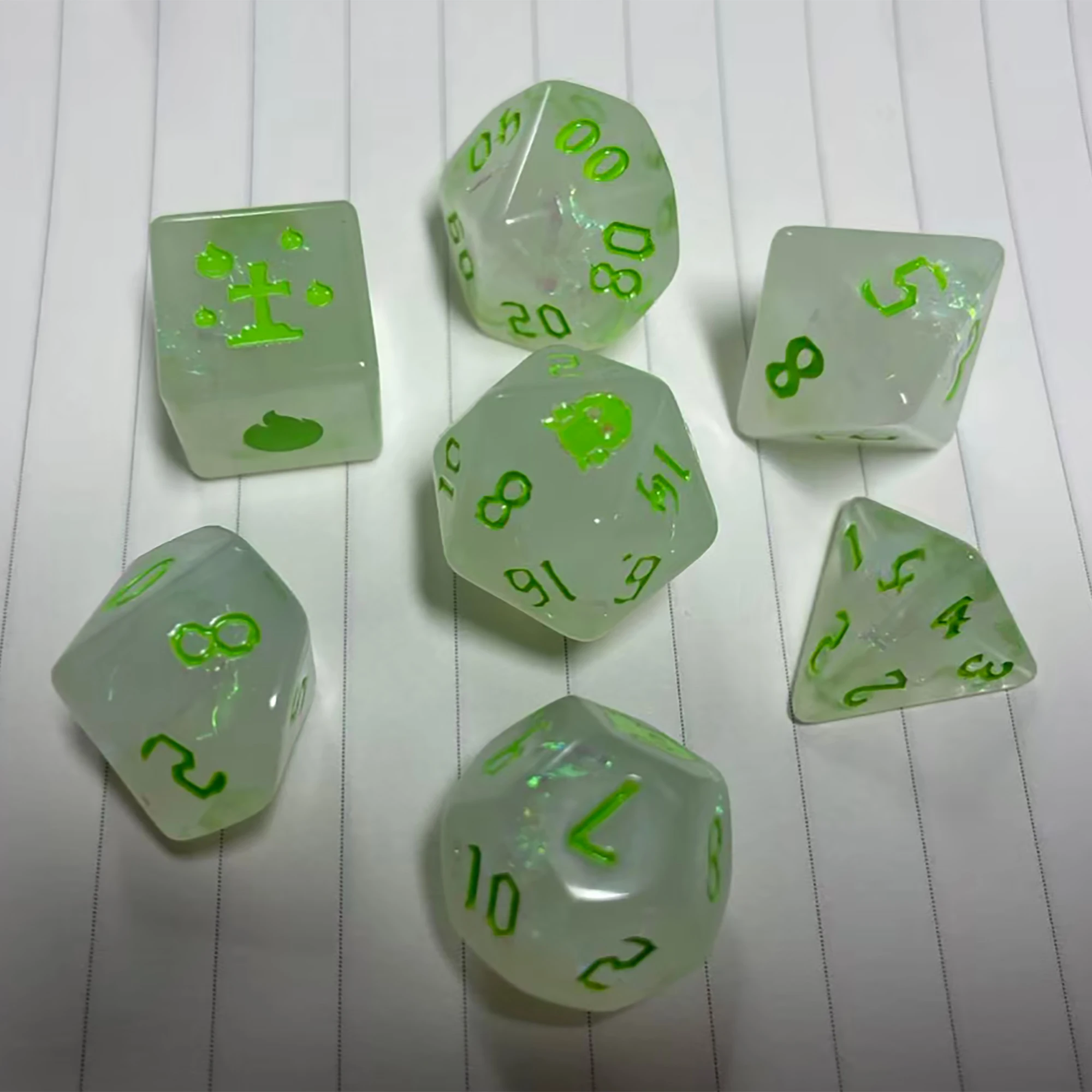 

Набор из 7 многогранных полимерных кубиков DND (зеленые) для игр D&D, COC, ролевых игр, RPG (D6~D20)