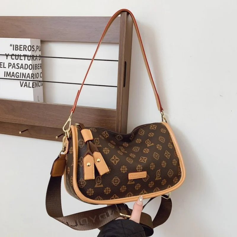 

Ladies Shoulder Bag Made Of Fine Leather Boasting Trendy Daily Elegant Look​