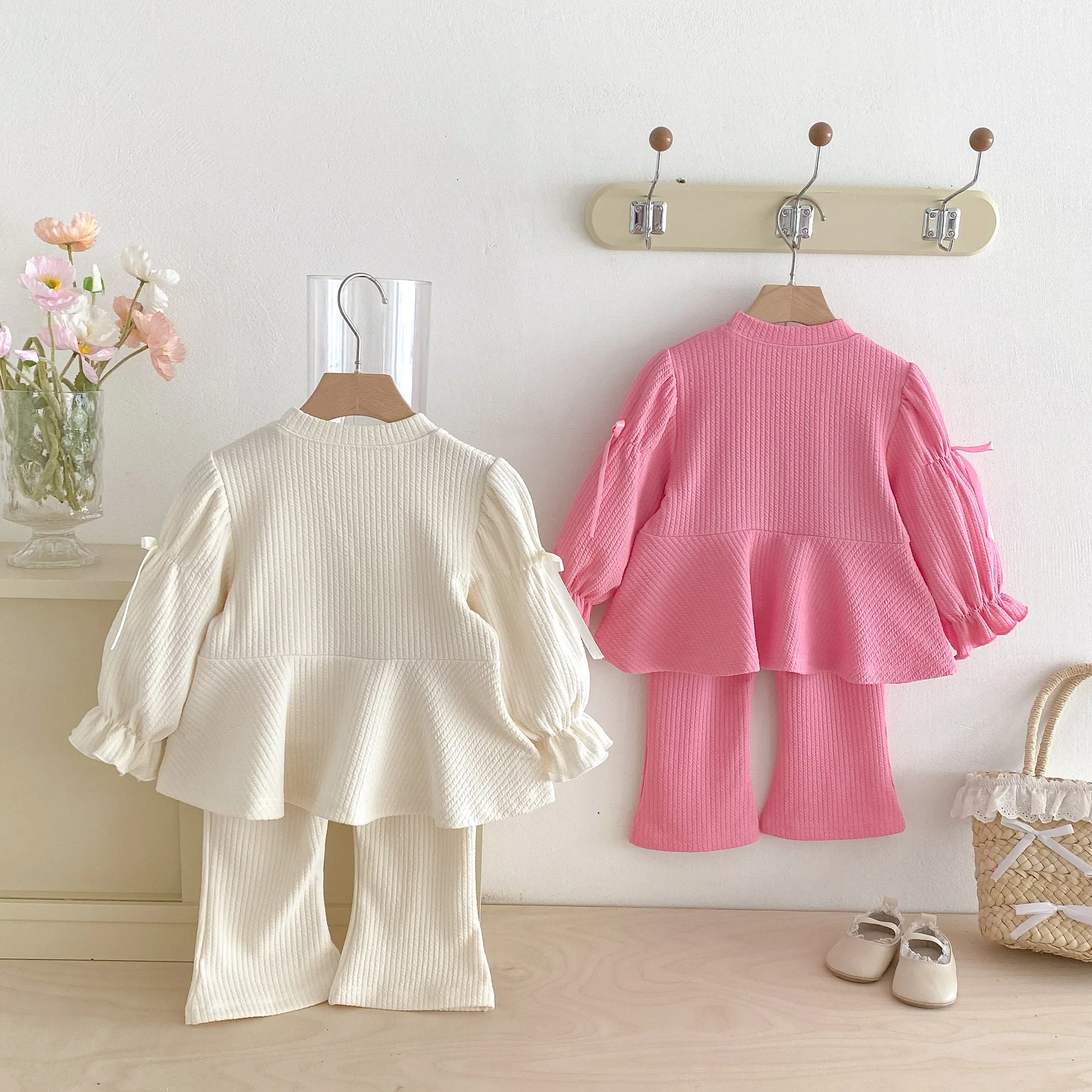 2025 الخريف جديد الأطفال ملابس طويلة الأكمام مجموعة الفتيات لطيف القوس بلوزات فضفاضة + متوهج بنطلون 2 قطعة دعوى القطن الاطفال الفتيات وتتسابق