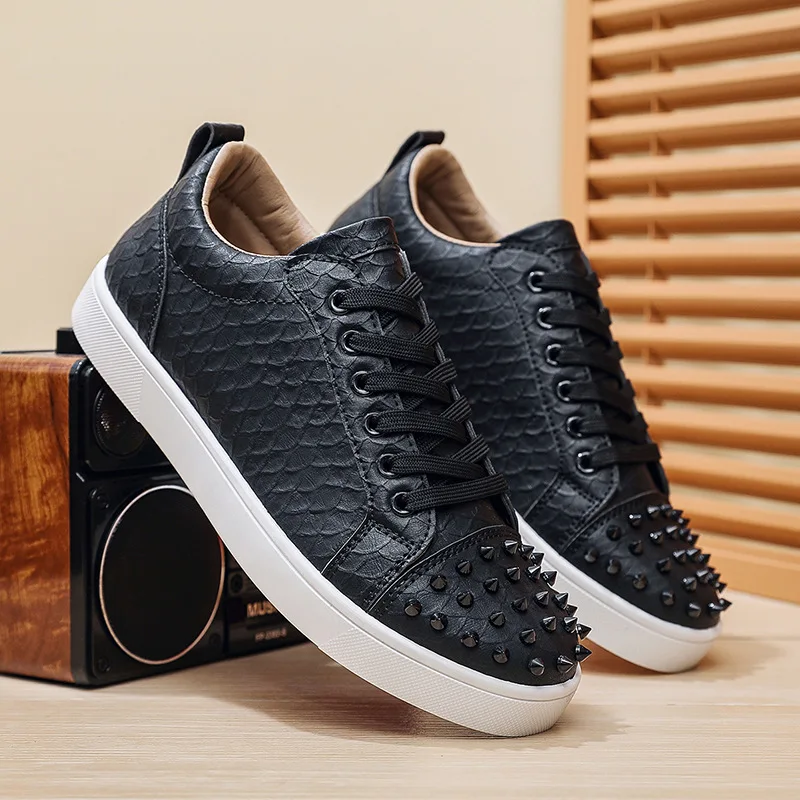 

Fashion Red-soled Rivet Board Shoes for Men Trend Hot Diamond Mens Casual Shoes Comfort Leather Sneakers for Men Zapatos Hombre