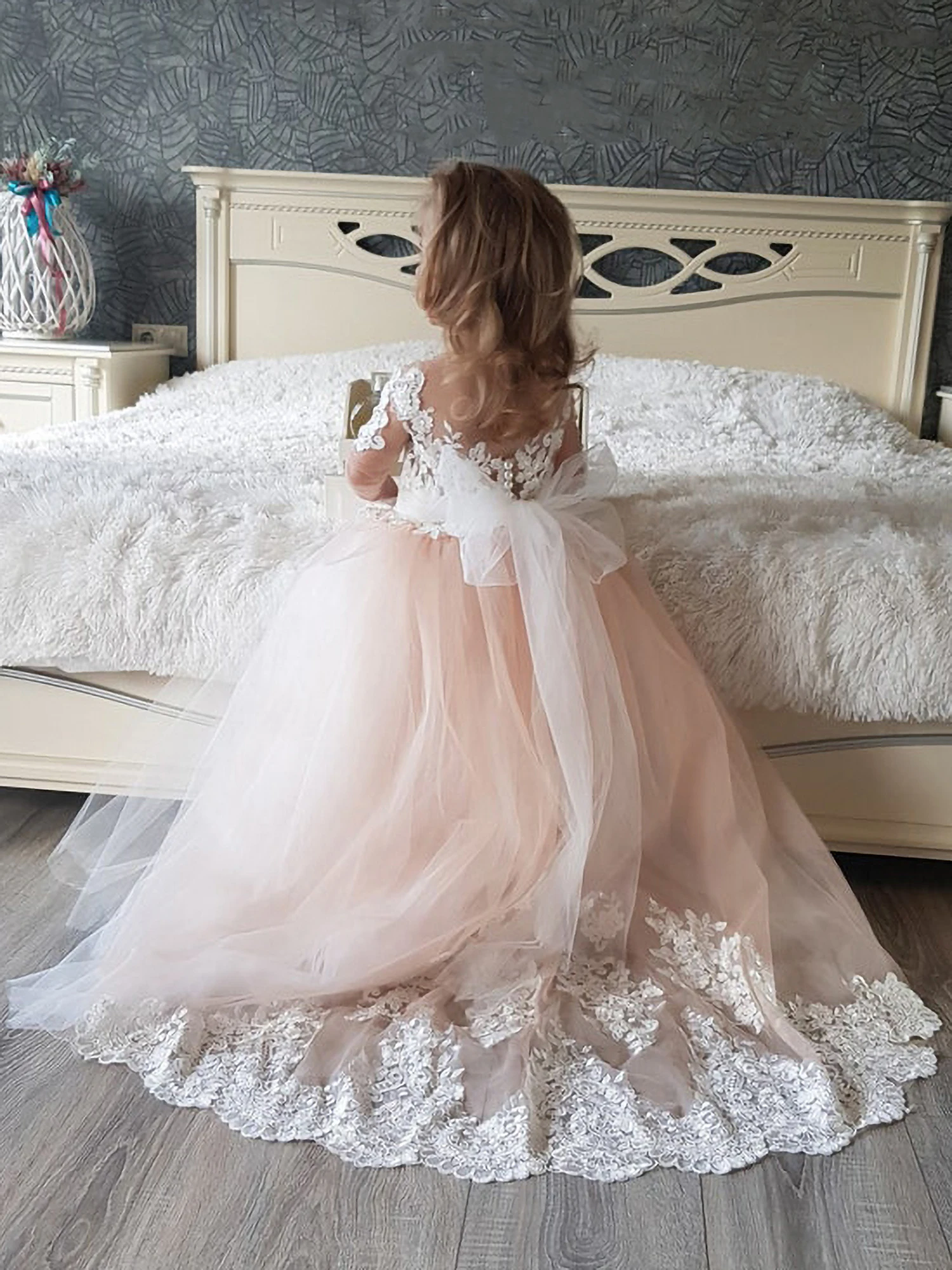 Neue Spitze Applique Langen Ärmeln Blume Mädchen Kleider 2022 Erstkommunion Kleider Ballkleid Robe Mariage Enfant Fille