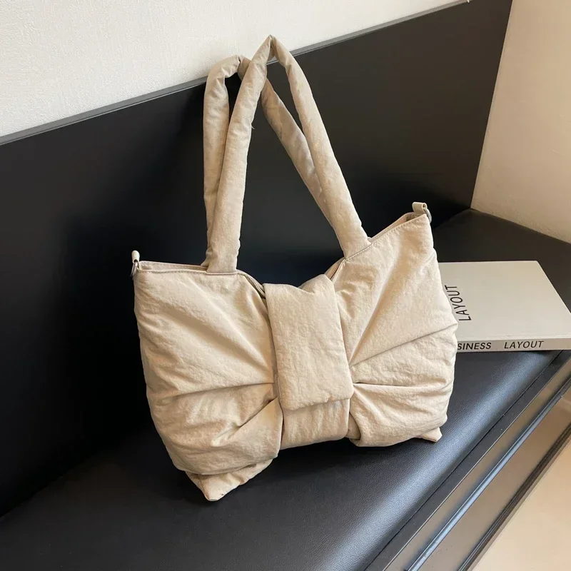 Nylonowe torby na ramię w kształcie dużej kokardki z zamkiem błyskawicznym o dużej pojemności Unikalna konstrukcja Gorące modne torby na ramię dla kobiet 2024 Casual Tote