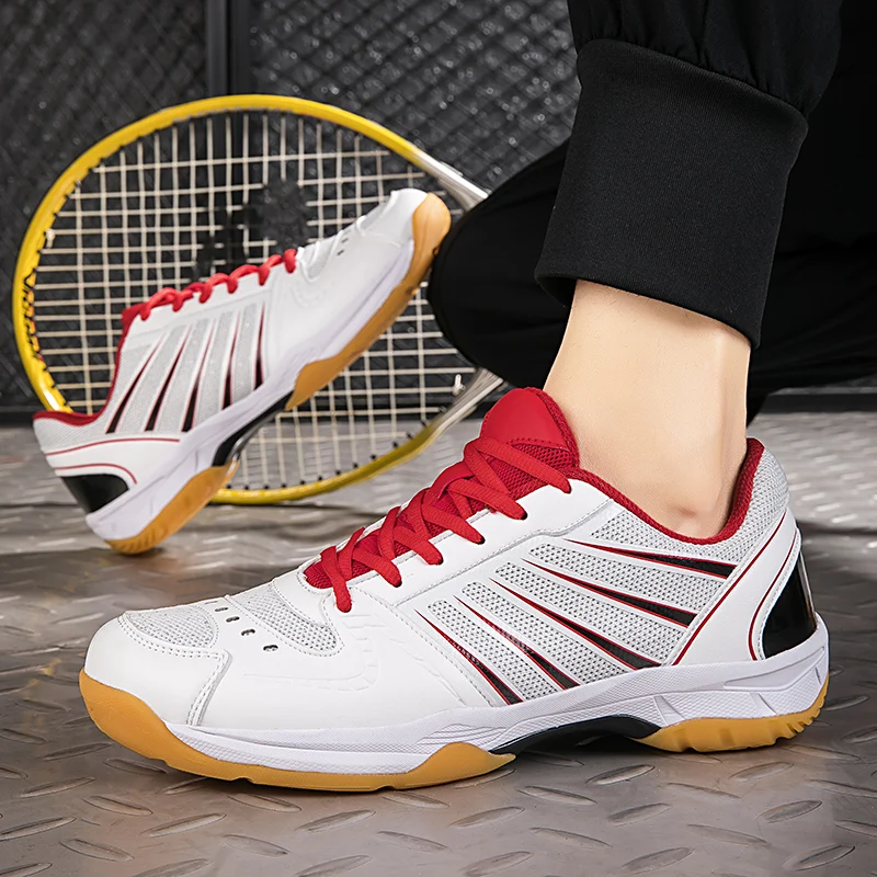 Sepatu kets olahraga tenis pria, sepatu Badminton profesional, sneaker berjalan Gym pasangan, sepatu voli pria, sepatu jala bernapas