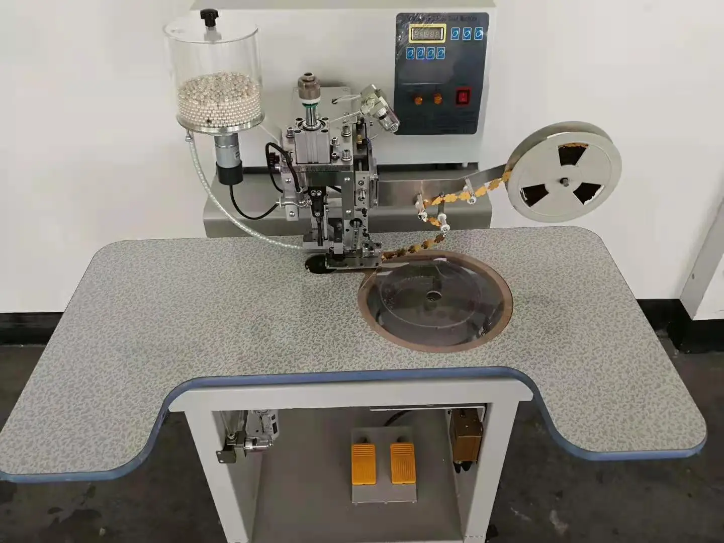 QS-98A Automatic Beading Attaching Machine Pearl Setting Nail Beads Fixing Machine Diamond Attaching Machine 1 Operation