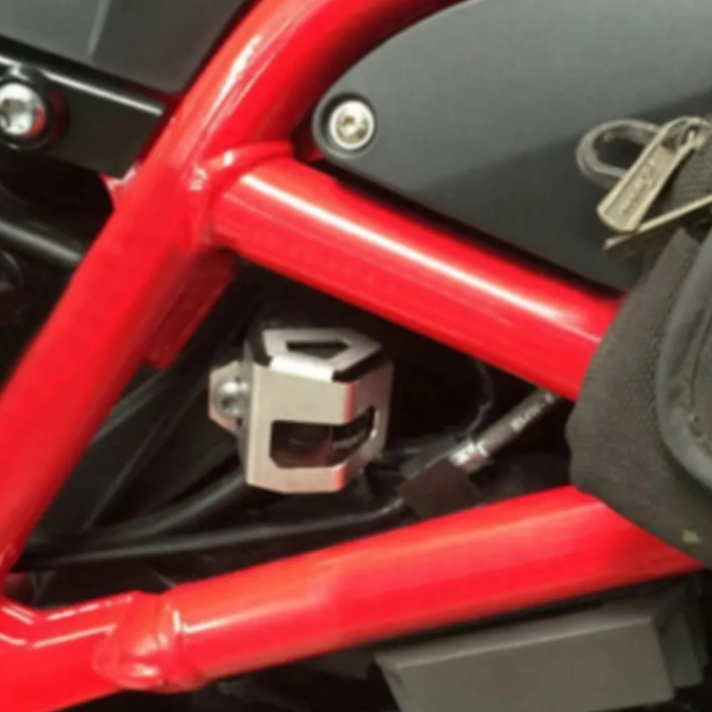 

2025 2024 Rear Brake Fluid Reservoir Cover Guard Cap Protector 2026 Motorcycle Accessories For BMW R12 R 12 NineT R12S R 12S