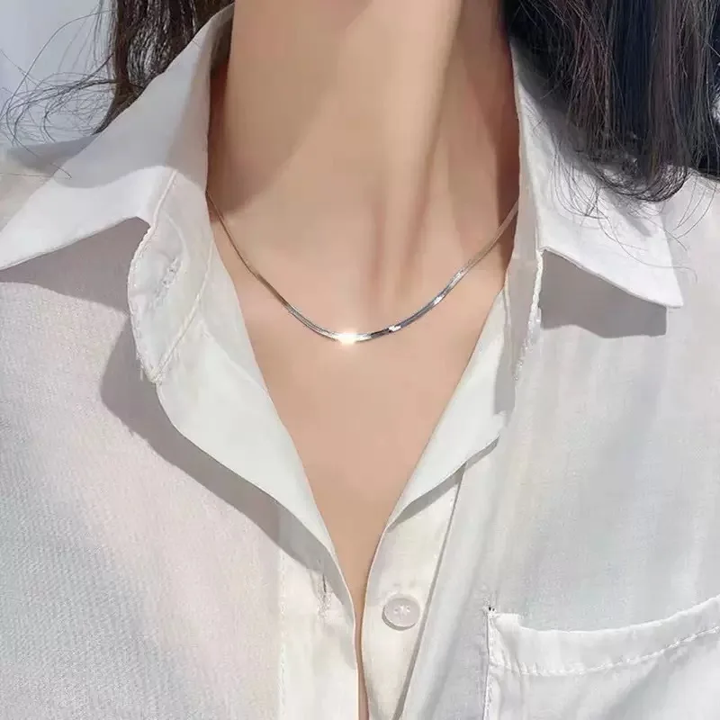 Light luxury minimalist snake bone chain, high-end single-layer necklace for women, niche popular trend V-neck snake bone chain