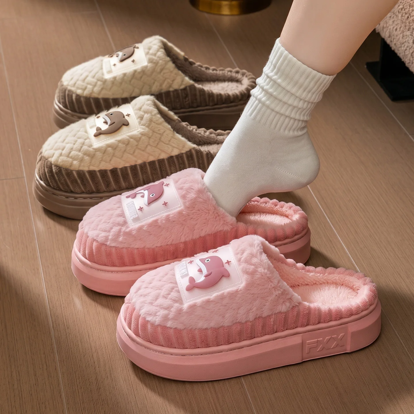 Winterwarme Hausschuhe für Damen und Herren, niedliche Wal-Cartoon-Plattformschuhe mit dickem Plüsch, rutschfeste, weiche EVA-Sohle, Indoor-Schlafzimmer-Slides, Mules – Detail 10