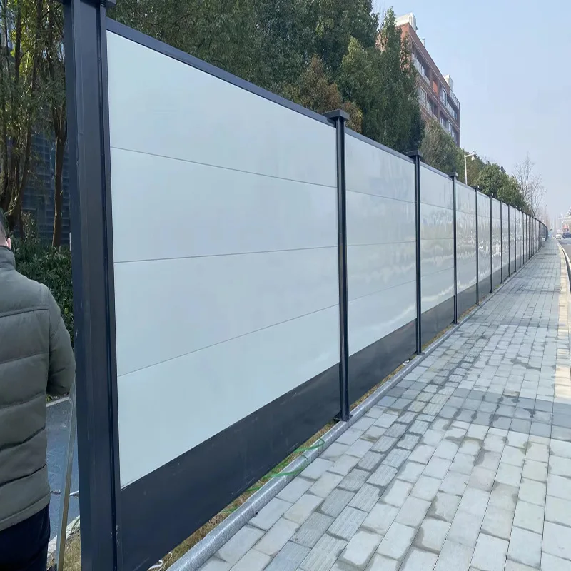 Custom. موقع البناء البلدية سياج العشب اللون الصلب بلاط سياج رغوة ساندويتش الحديد يندبروف PVC الدرابزين حاجز المرور