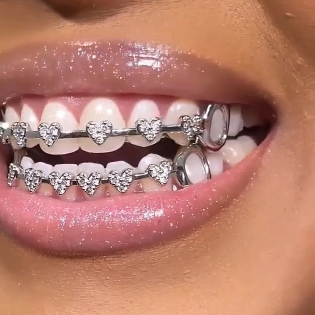 Hip Hop Teeth Grills 8 Teeth 14K Gold Plated Heart Full CZ Stones Halloween Costume Rapper Bling Dental Mouth Caps for Men Women