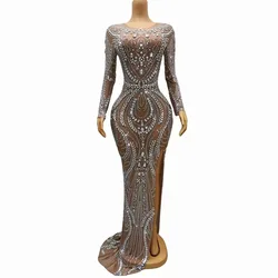 Vestido de manga larga con abertura de diamantes de imitación plateados para mujer, traje de noche para cumpleaños, celebración, actuación, cristales, sesión de fotos, Sexy