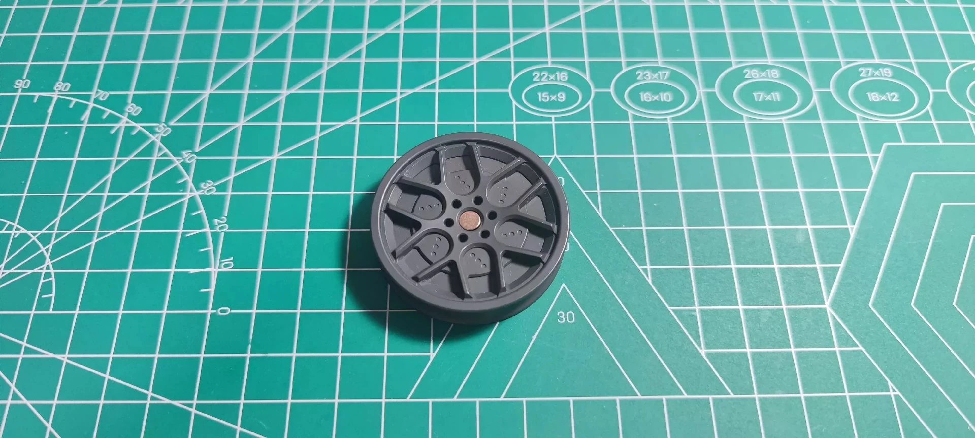 Matrix zirconium alloy wheel hub