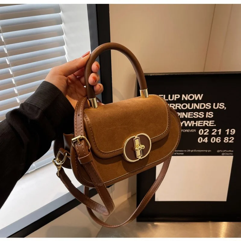 

Высококачественная женская сумка через плечо с повседневным винтажным рисунком и отделением на молнии, подходящая для ежедневных поездок на работу ​