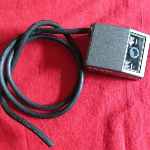 

Один бренд, используемый датчик штрих-кода Sr-500, новый оригинальный Spot Plc