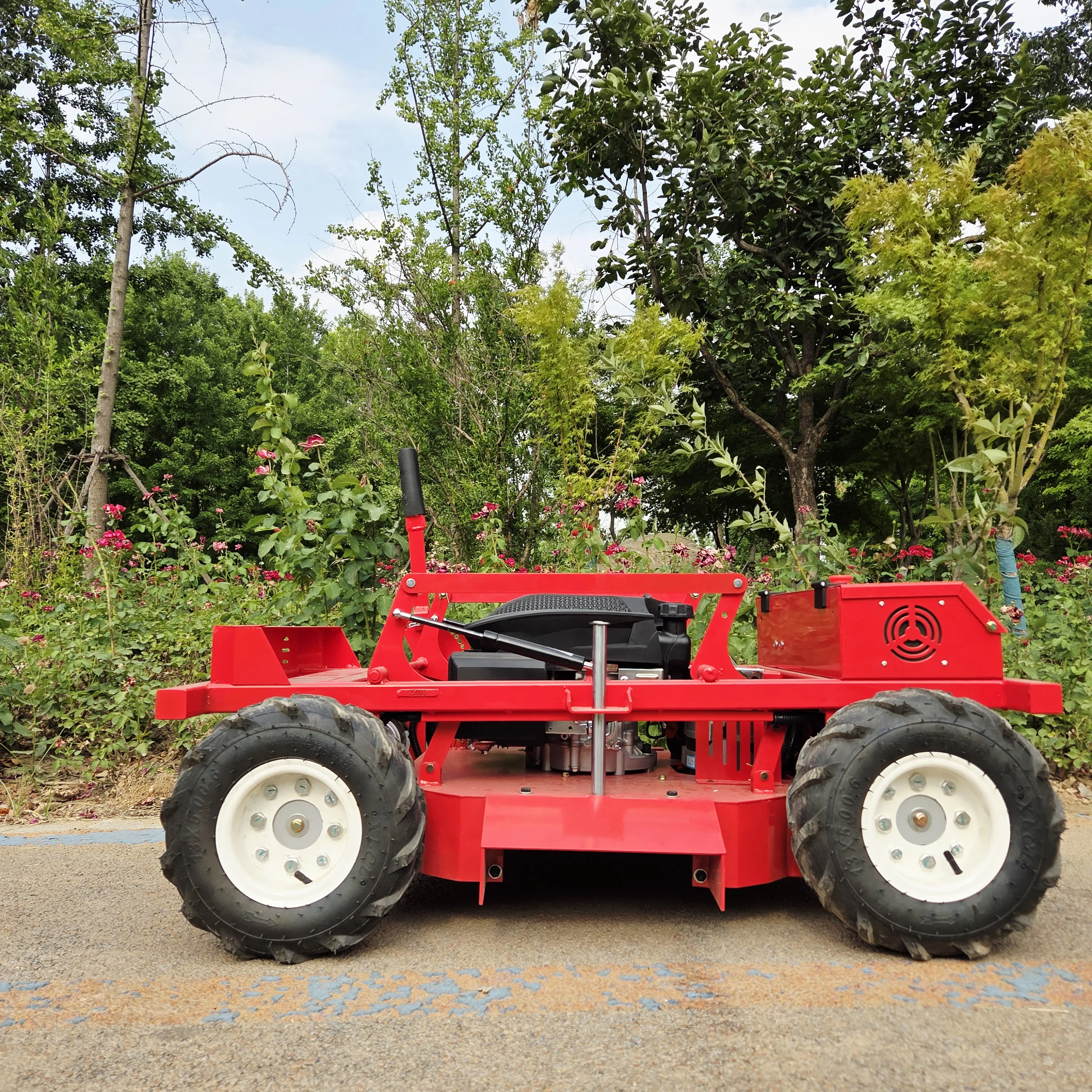 ZNW-600 Compact Lightweight Tracked Remote Mower | 600mm Precision Cutting | All-Terrain Agricultural Grass Cutter
